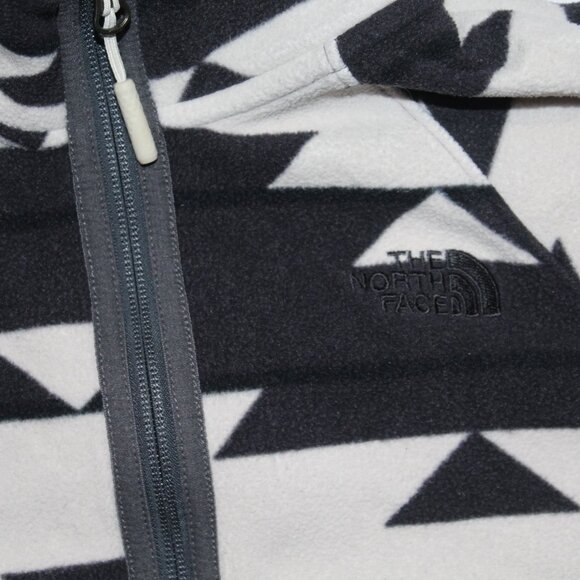 The North Face  Women White Green Geo Metric Sherpa Sweater Size Small - Picture 4 of 10